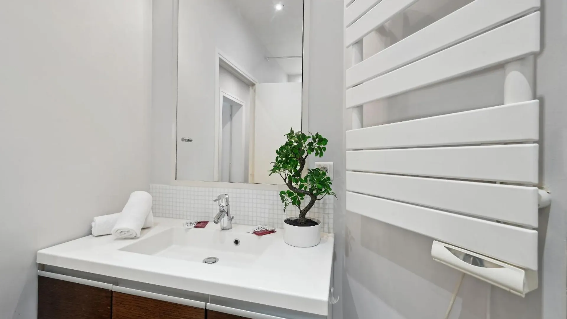 Champs-elysees & Arc De Triomphe - Cityapartmentstay 公寓 巴黎