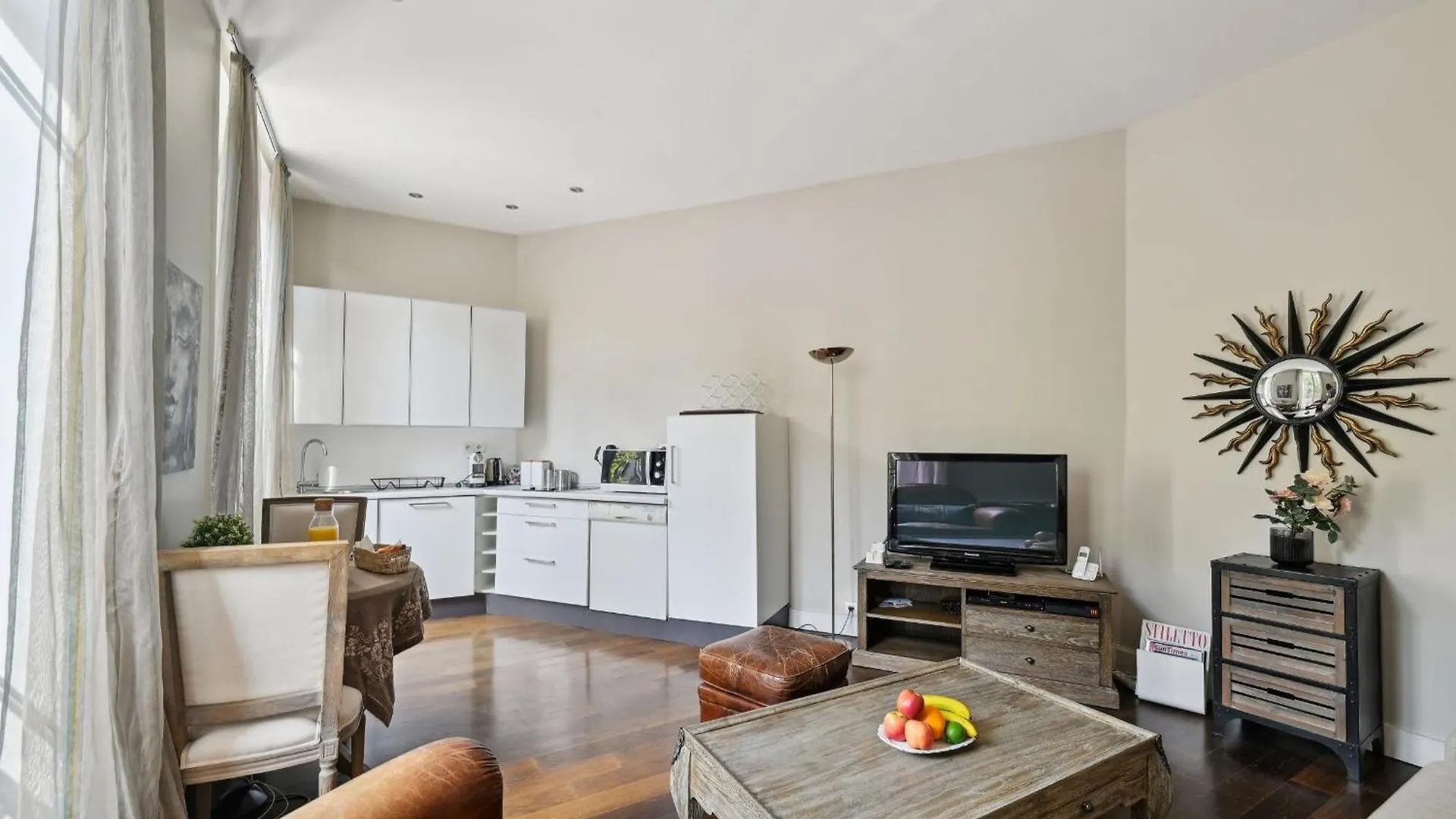 Champs-elysees & Arc De Triomphe - Cityapartmentstay