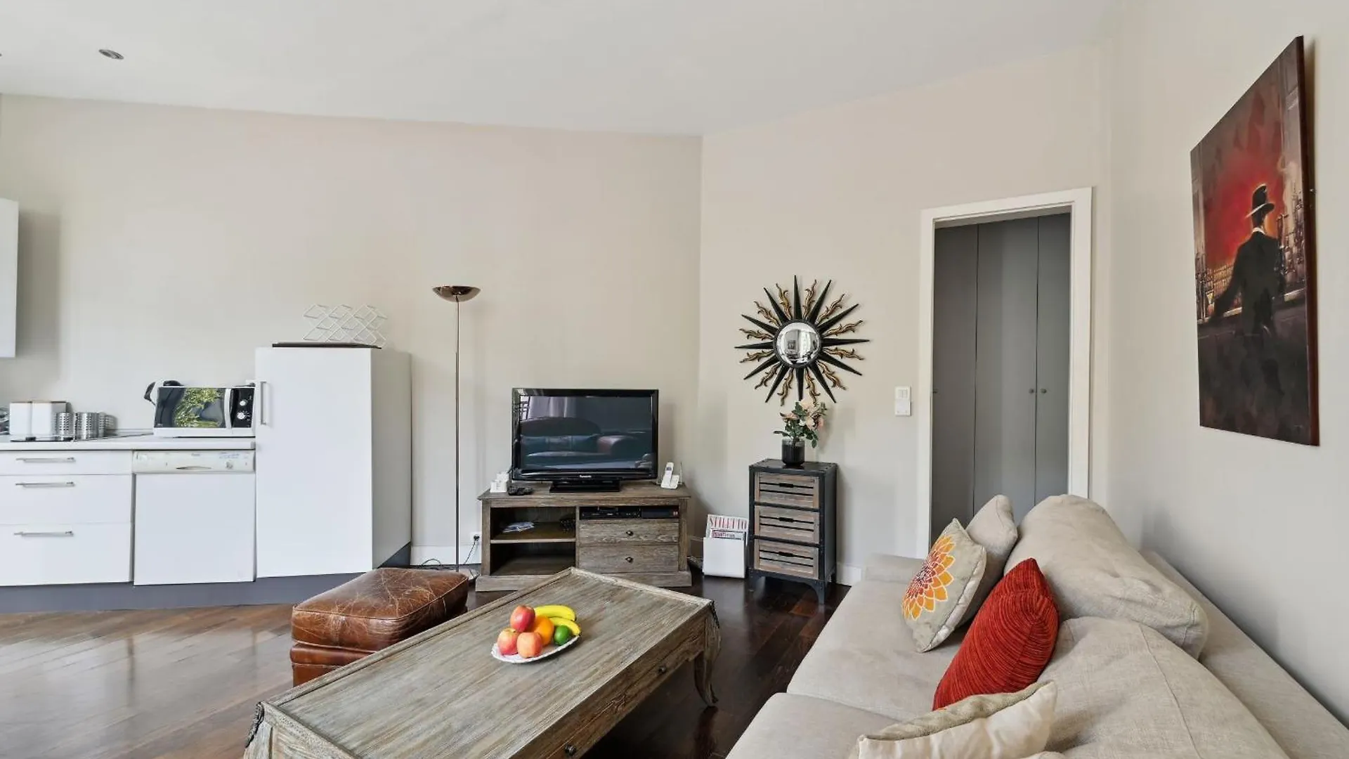 Champs-elysees & Arc De Triomphe - Cityapartmentstay